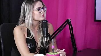 safada fica pelada tem a buceta chupada ficando molhadinha depois de falar dos seus fetiches familia e seu ficantes - malu paz