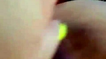 Stepmom invites stepdaughter for pussy fucking 😈