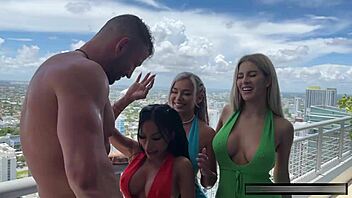 I see 3 busty beuties on maximo garcia