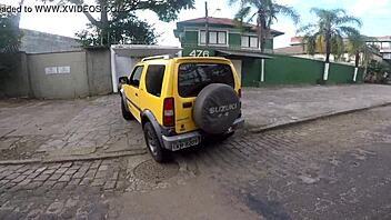 duas gatas se exibindo na rua e interagindo com cara dentro de um jimmy pernocas sumaya ganesha