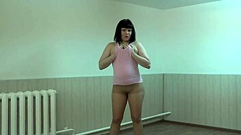 A girl in beige pantyhose masturbates her pussy 😏