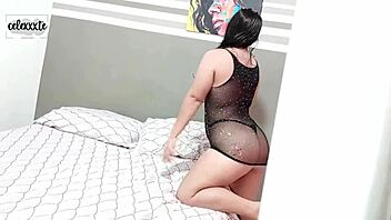 My stepsister's solo show leads to hot lesbian action