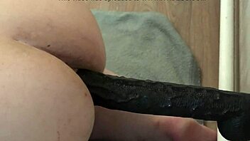 fat girl with big ass uses big black dildo 😍