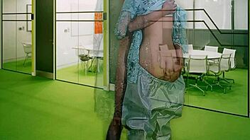 look at that desi bhabhi shaking her ass