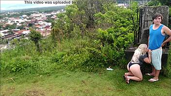 Chytil jsem pár šukající veřejně na parkovací kameře s velkou africkou prdelí