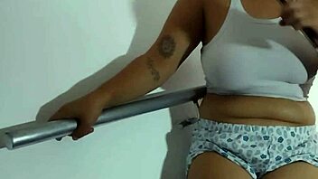 que deliciosa la leche de mi hermanastro en mis tetas