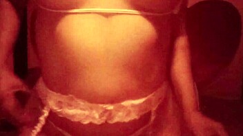 wife playing alone with 22cm dildo squirting fun