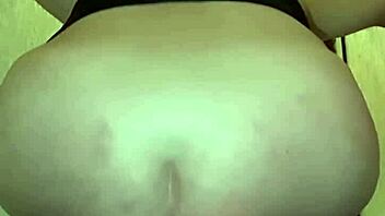 enquanto o amigo assistia tv a loira estourou o rabo - parte ii