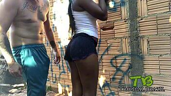 Sosinho No Quintal Com A Intiada Safada