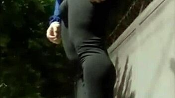 Ehi, hai mai provato esibizionismo con pompino all'aperto in pubblico?