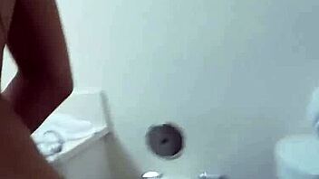 Teen chichi medina deepthroats and gets fucked