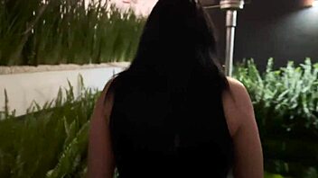 लैटिना टेरेसा मेरे कॉक को चूसती है जबकि मैं आराम करता हूं, फिर मैं उसकी टाइट अस को पाउंड करता हूं।