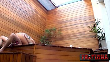 The safada milf makes her boyfriend watch as she cheats with the porn star