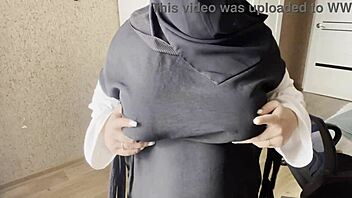 Muslim Teen 18+ Masturbates Wet in Hijab