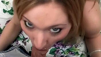 Hot babe with nice ass giving blowjob 😍