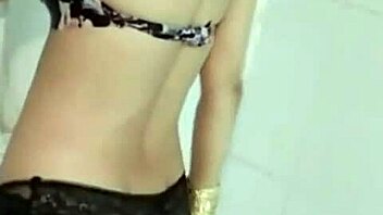 E Trang Nguyen accidentally reveals her ass during a web chat bath