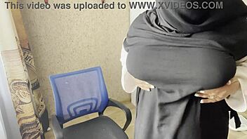 Muslim Teen 18+ Masturbates Wet in Hijab