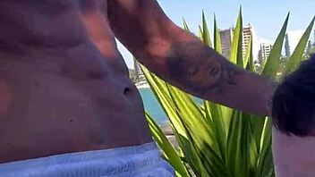 Brezilya plajlarında canavar yarrak arıyor 😏