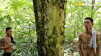 Dotado pounding that naughty guy in the woods! 🌳