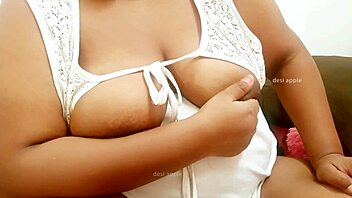 Andhra girl shows off big boobs