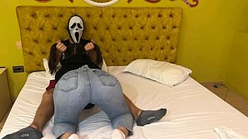 Ghostface enjoys a free blowjob on Halloween