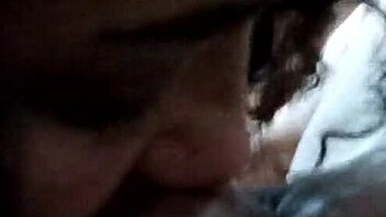 Teen bitch indulges in sucking and drinking piss intensely