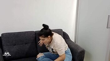 Hey, horny stepmom, eat out that curvy stepdaughter’s pussy!