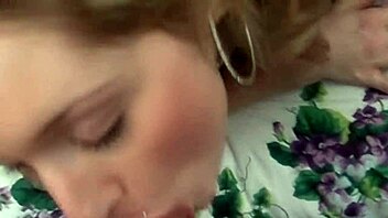 Hot babe with nice ass giving blowjob 😍