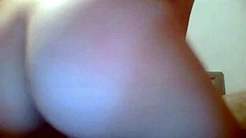 Cam Girl Plays With Her Pussy And Dildo Simultaneously