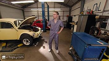 twink mechanic blows boss before fucking