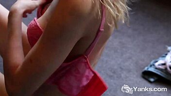 look at lacey diamond playing with herself solo!