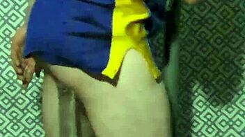 Gay amateur uses dildo on ass