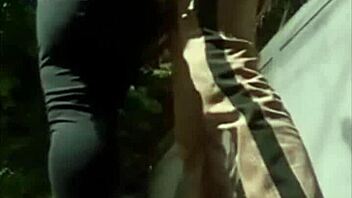 Ehi, hai mai provato esibizionismo con pompino all'aperto in pubblico?