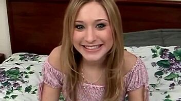 Hot babe with nice ass giving blowjob 😍