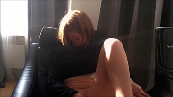 Amateur European couple uses web chat to pleasure themselves with a remote controlled sex toy