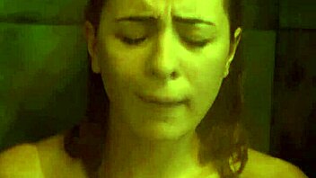 Must-watch 18-year-old squirts with juicy wet pussy on sofa