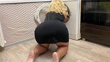 Stepson nails stepmom's sexy mature ass on knees