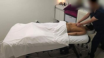 Sarah ung 18+ indisk student första oförglömliga massage sexig naturlig kropp