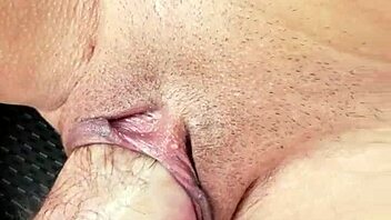 Intimate car session involving fisting and wet pussy play