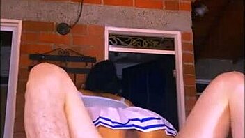 la madrastra de su amiga tenía una voz suave y sensual