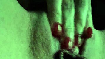 Me Aprieto El Clitoris Con La Conchita Sensible!