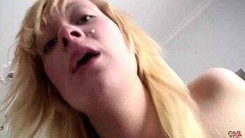 Una Hermosa Rubia Puta Rides And Gets Facial