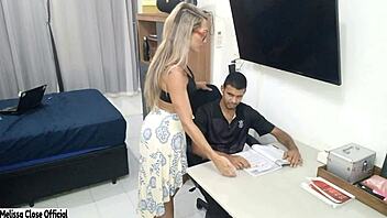 פרופסור, רוצה לשחק עם הזין הקשה של הסטודנטית השובבה היום?