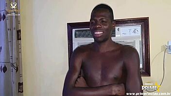 Can bonequinha sado handle this gangbang? Leo Ogro and Nego Black20cm banging her