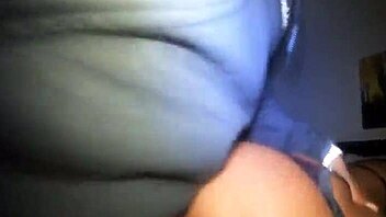 Slim ebony milf fucked at house party?