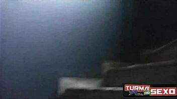 Frotinha gives ass in abandoned building