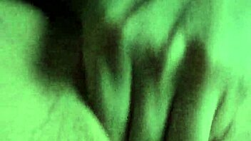 Me Aprieto El Clitoris Con La Conchita Sensible!