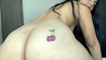 mi hermanastra me vio masturbarme y cumplio mi fantasia de follar