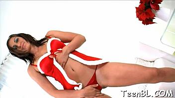 Kinky brunette floozy cums hard riding slim jim! Wow!