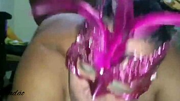 socando no rabo e gozando na boca? ela adora isso!